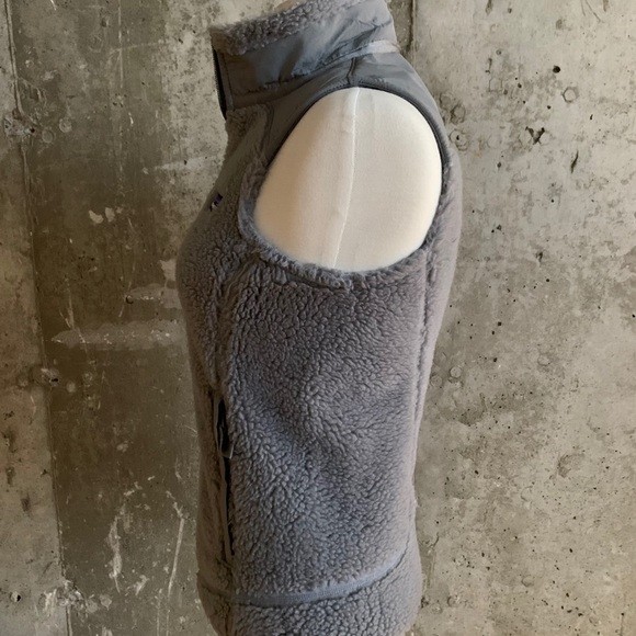 Patagonia Women’s fleece zip up vest - Picture 2 of 7